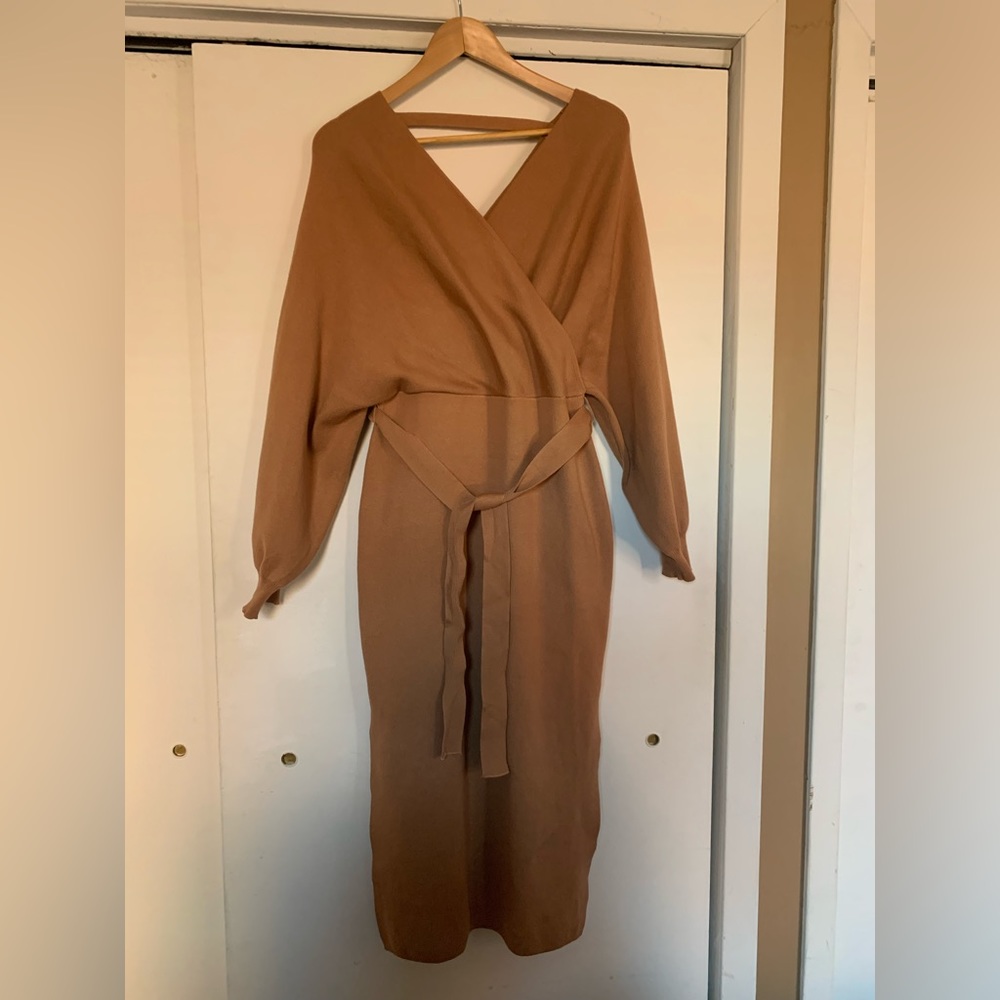 Sweater dress with belt